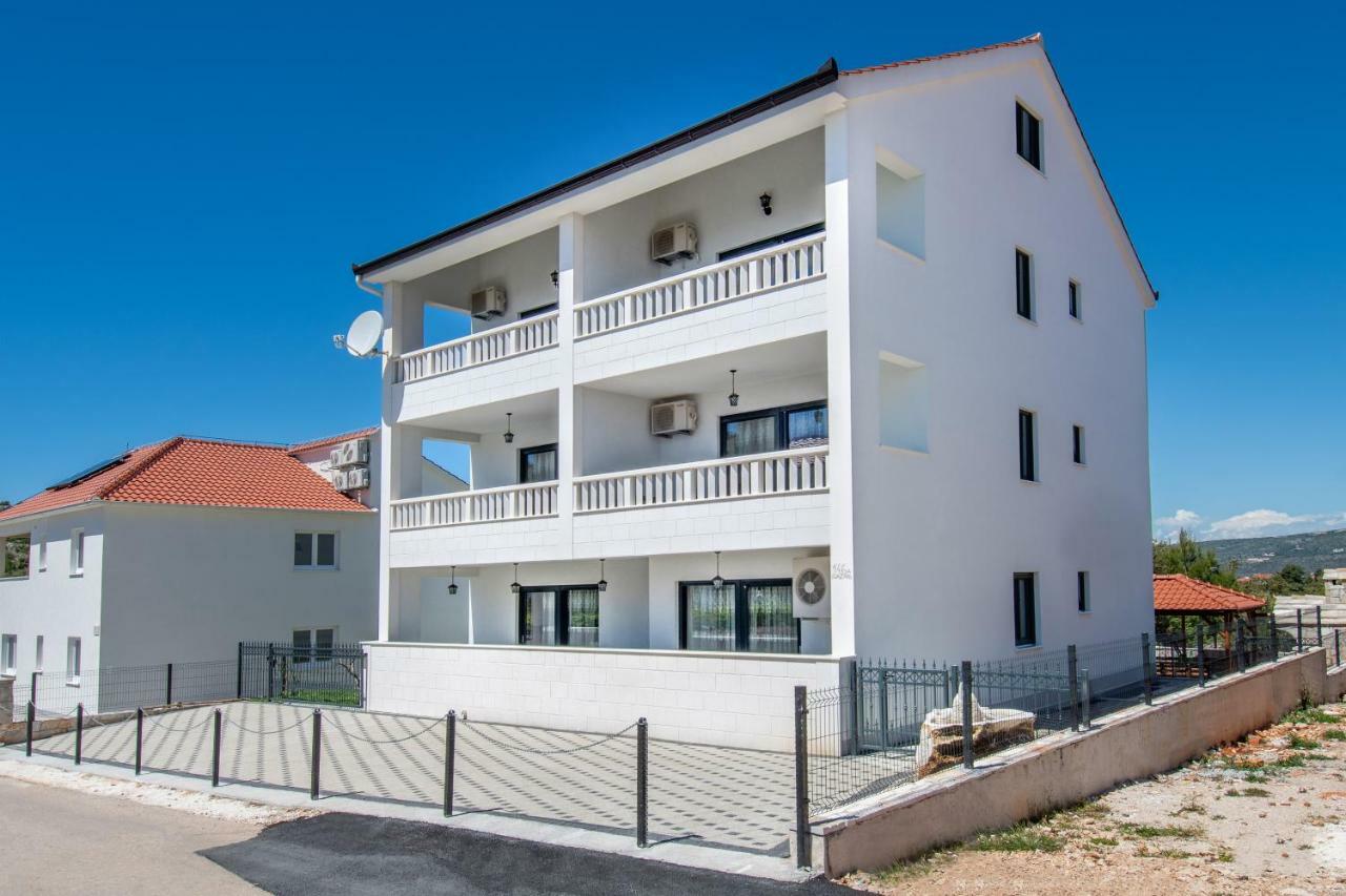 Luxury Apartments Alkar With Swimming Pool Ražanj Extérieur photo