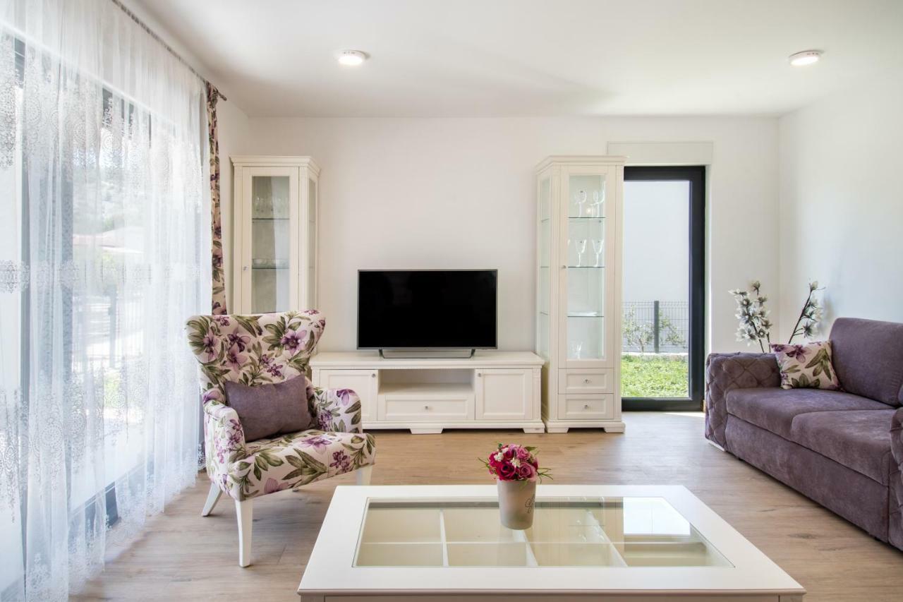 Luxury Apartments Alkar With Swimming Pool Ražanj Extérieur photo